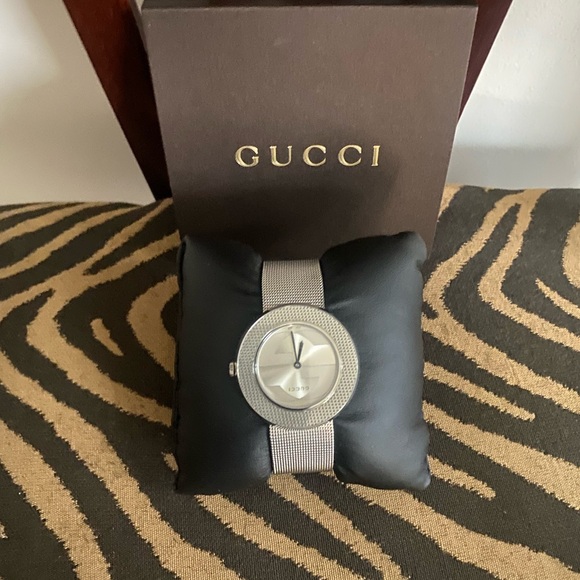 *EXCLUSIVE* Gucci watch (Only for the Best) - Picture 2 of 3